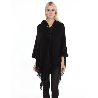 Vue de face cape crochet tricot avec capuche et franges décoratives