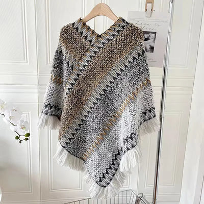 Détail châle crochet coton motifs géométriques multicolore sur cintre