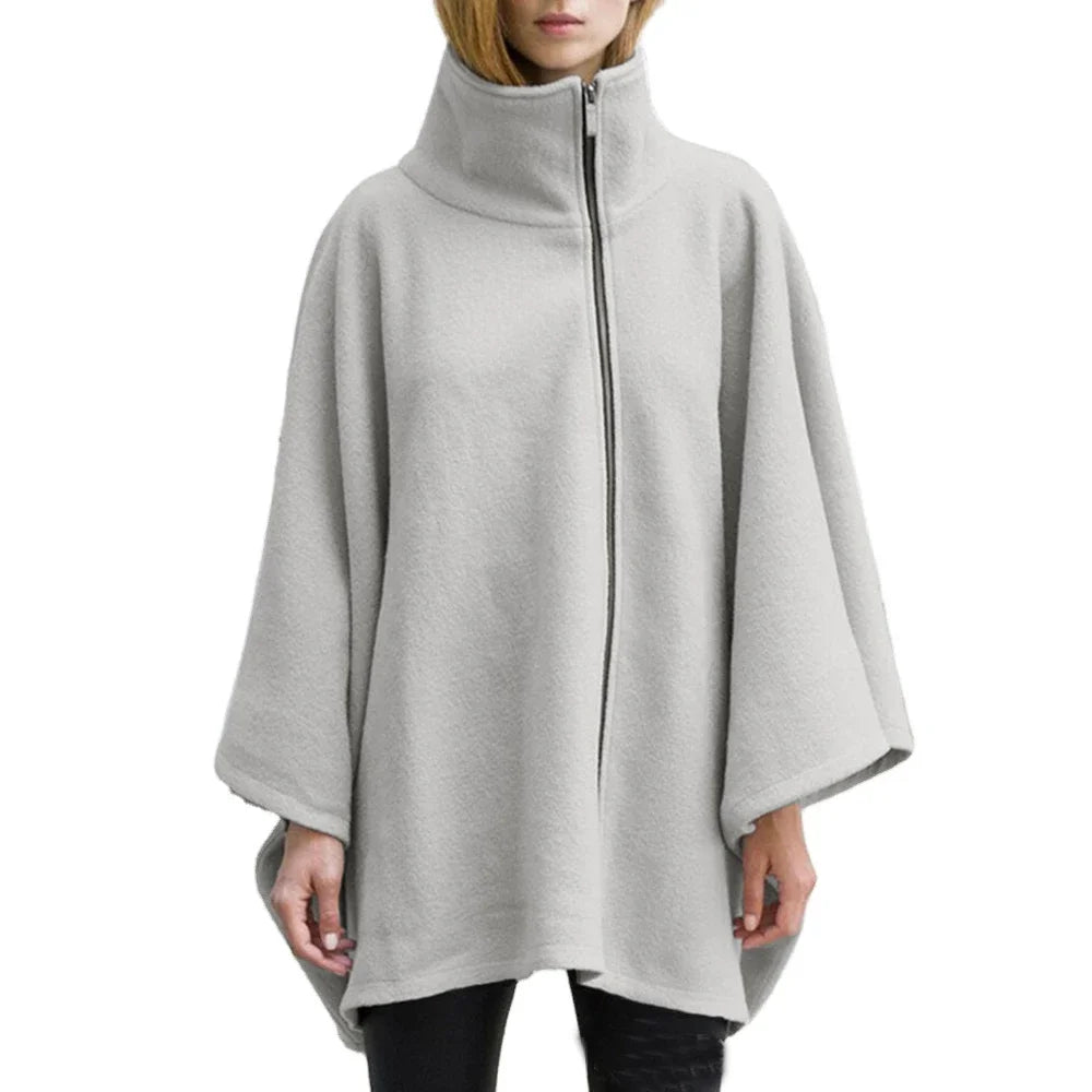 Détail poncho hiver polaire coupe ample col montant confort chaleureux