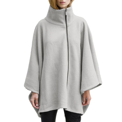 Détail poncho hiver polaire coupe ample col montant confort chaleureux