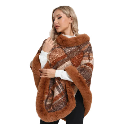 Poncho agneau-fourrure tricoté finitions fourrure luxueuses style chaleureux